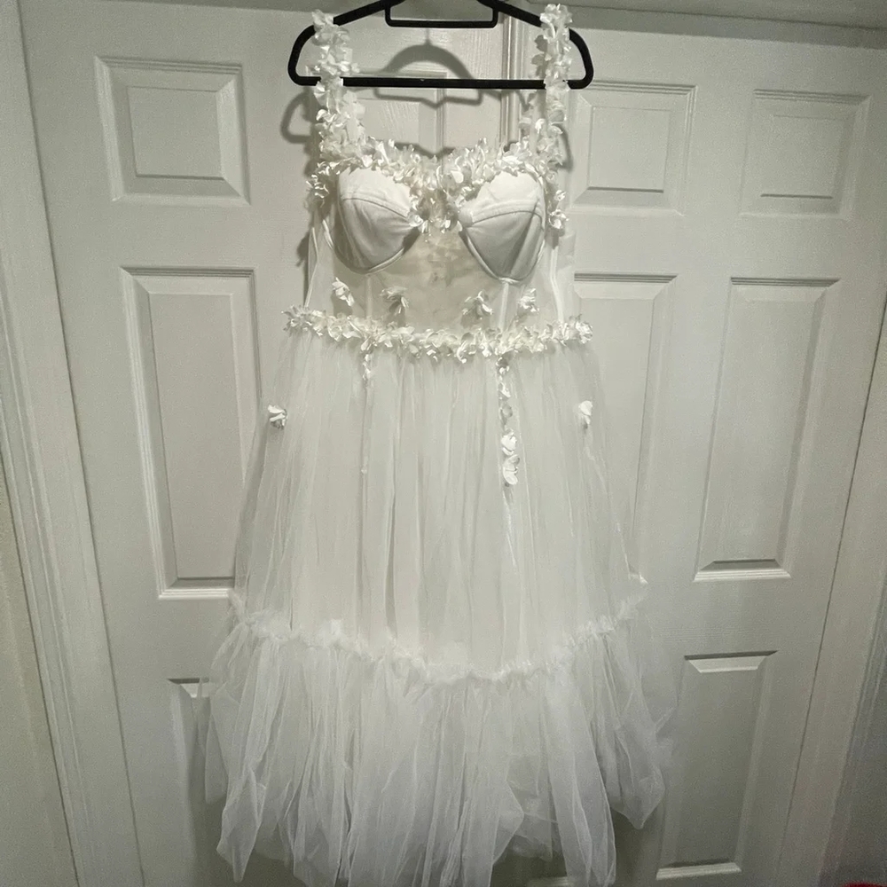 Ava Gown - Willow in White Size Graceful 20-22